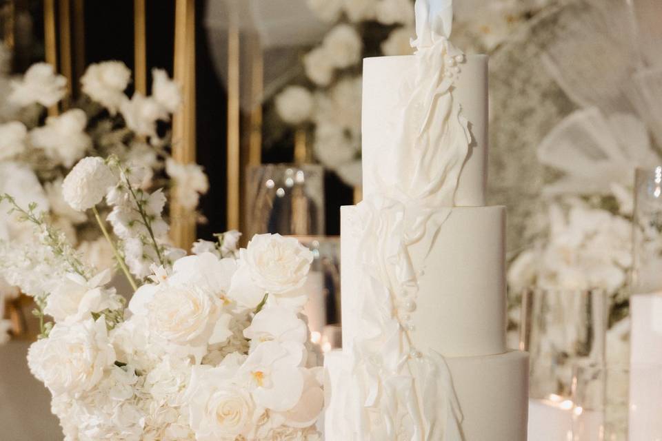 Modern ruffled cake