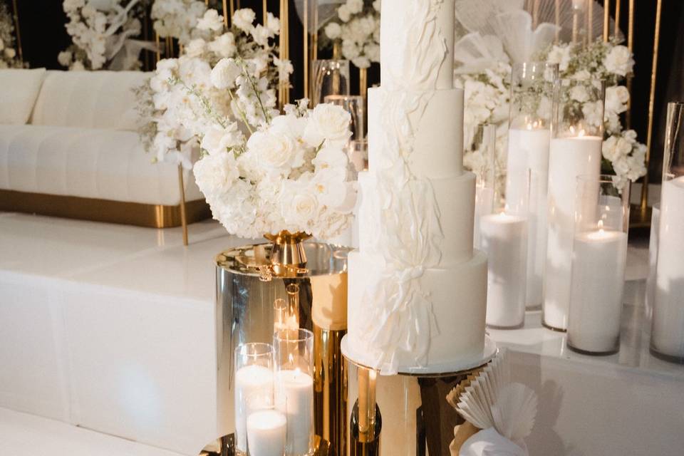 Modern ruffled cake