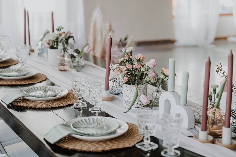 Elegant head table setting