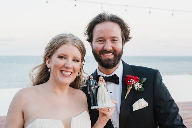 Couple w/ Cake Topper