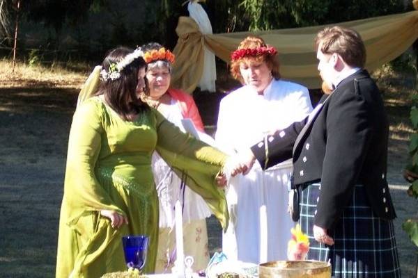 Amy & Scott and their Celtic/Pagan wedding