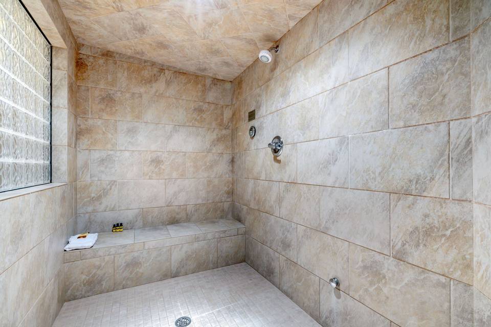 Honeymoon Suite - Sauna Shower