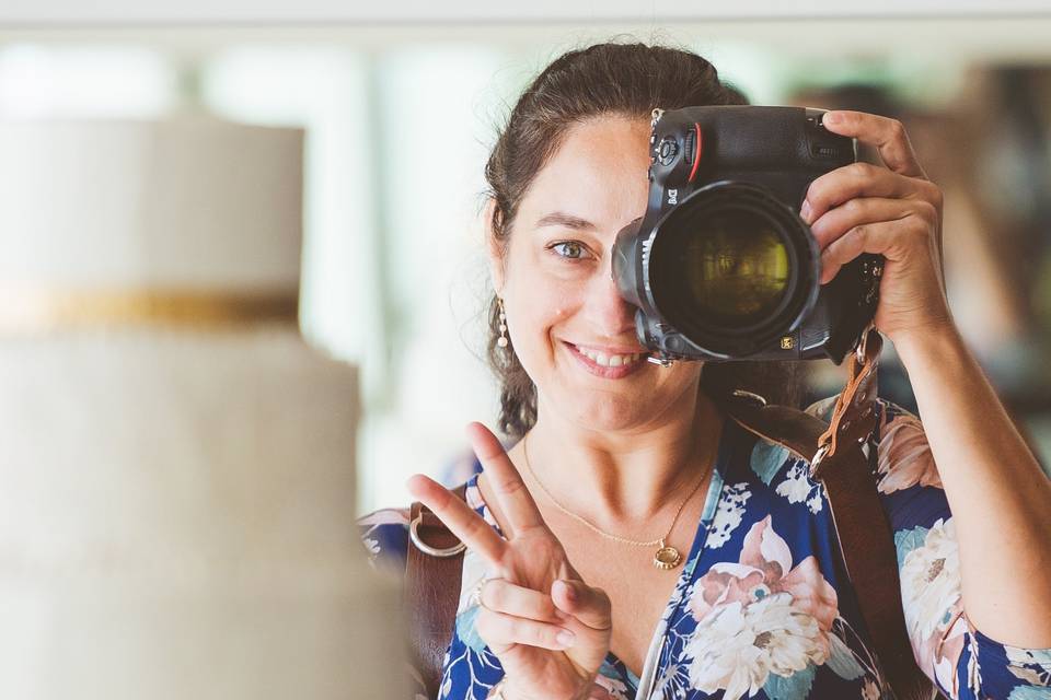 Selfie with wedding cake - Tiffany Hofeldt Photography