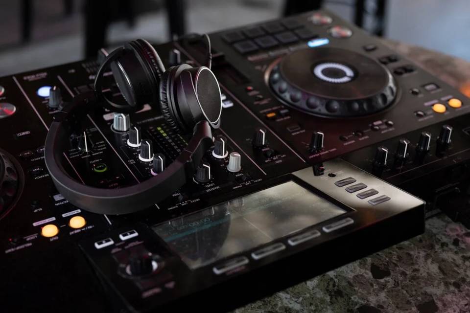 Vibes By Bruton DJ Services