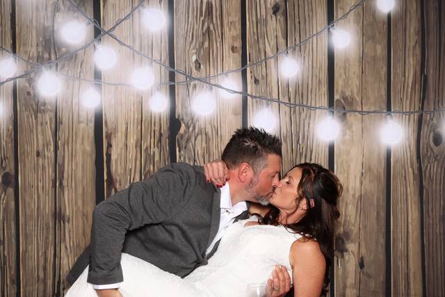 2D Photo Booths LLC