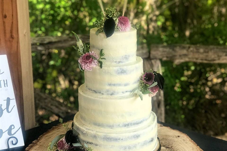 Semi naked gliten free wedding cake