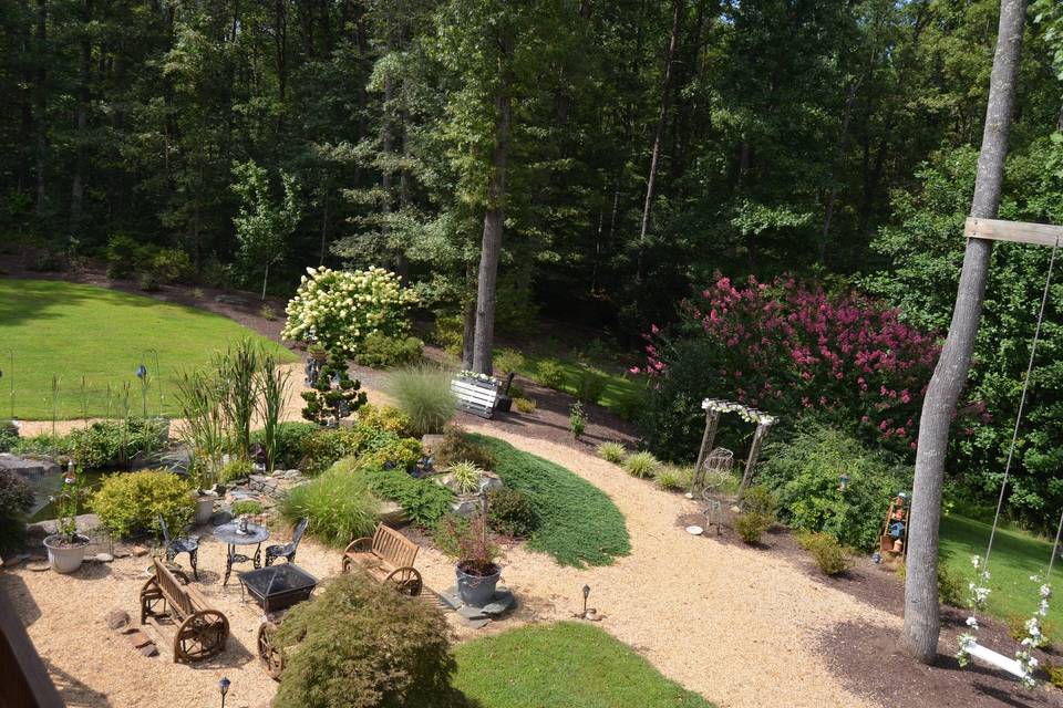 path to ceremony garden & beautiful photo backdrops