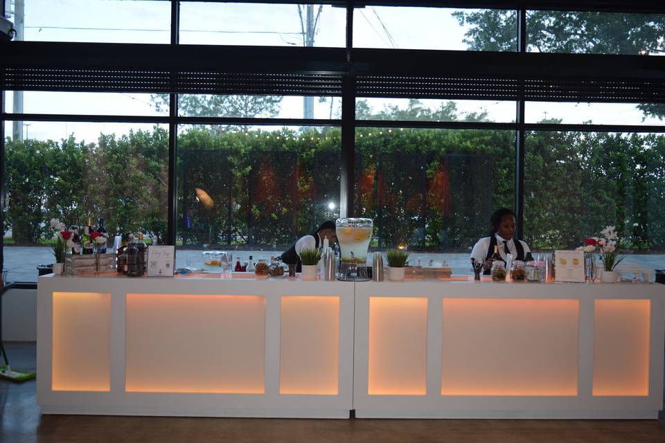 BAR SERVICE