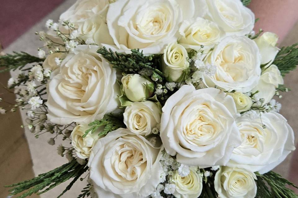 WHITE AND SPRAY ROSES BOUQUEST