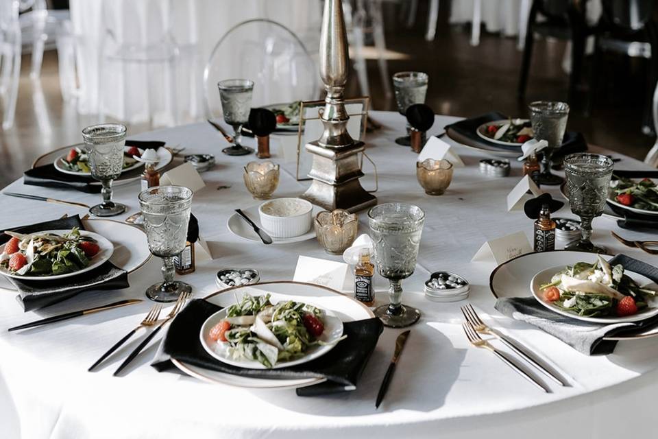 Elevated table arrangement