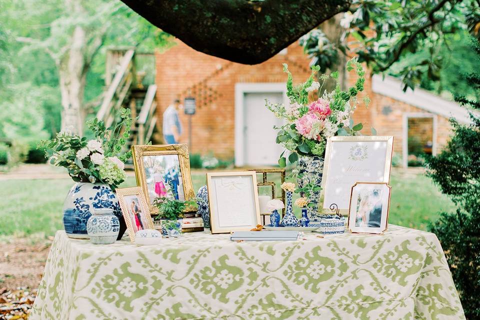 Welcome table florals