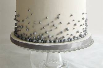 Tall tiered cake adored with silver pearls