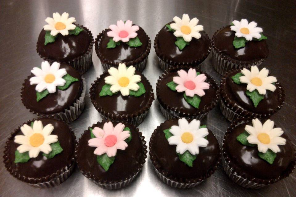 Glossy Chocolate Ganache with Royal Icing Daisies