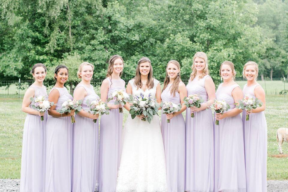 Bride with friends - shelby norris photography