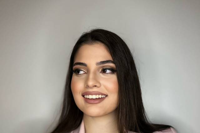 Full Face Neutral Tones Makeup