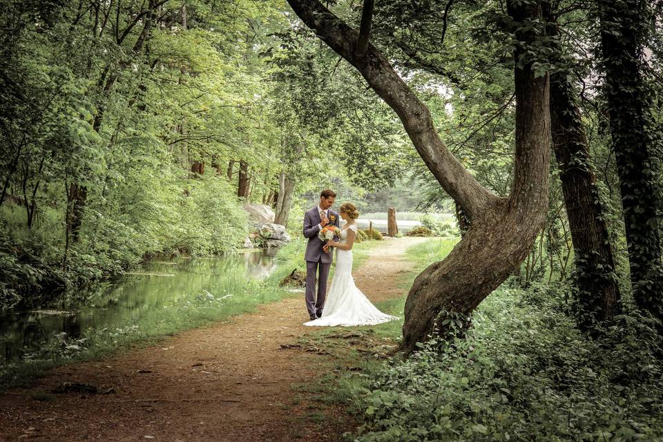 Wedding portrait in the forest