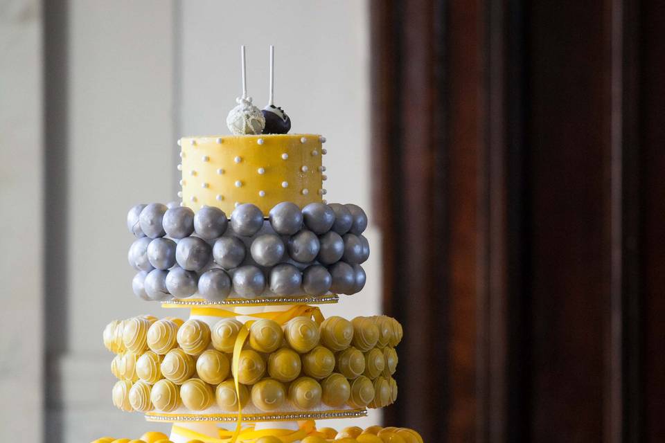 Yellow/Silver Cake Pop Cake