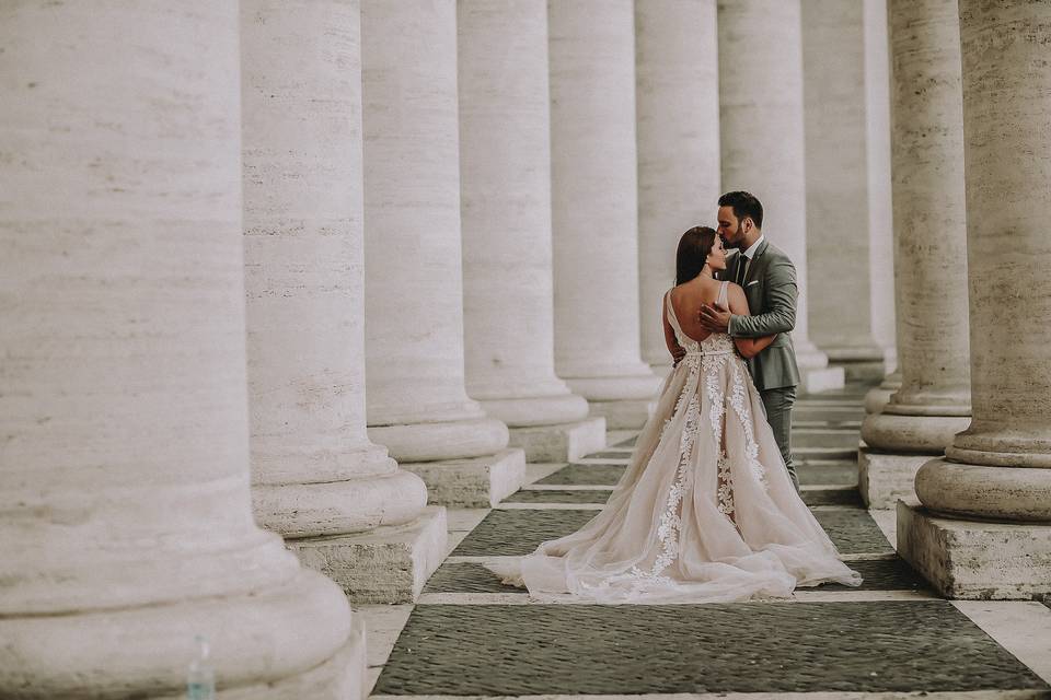 Romantic Pillar Embrace