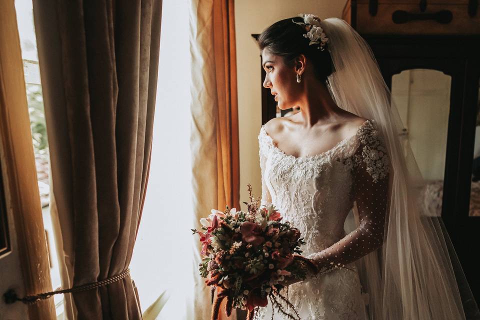 Bride’s Radiant Reflection