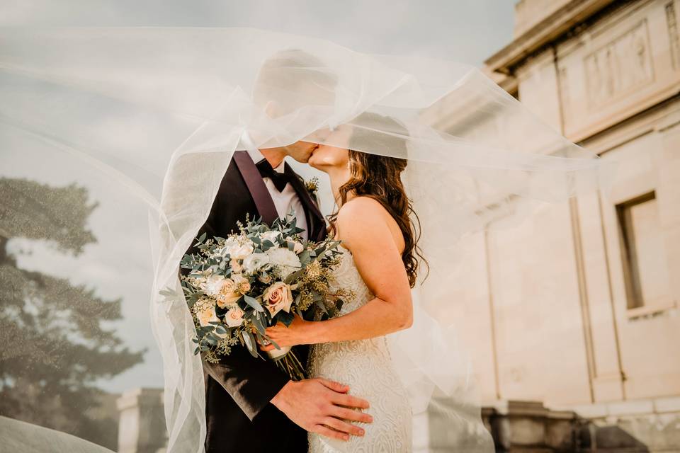 Romantic Veil Kiss