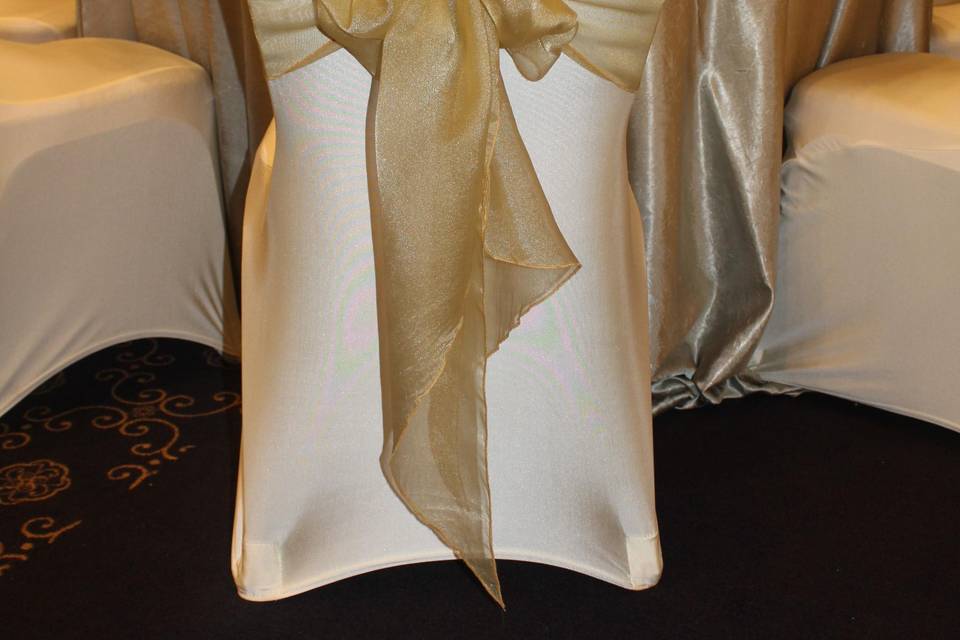 Ivory Cover w/Gold Organza Tie