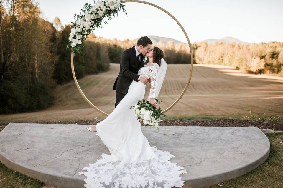 How to Pose with Your Wedding Party On Your Wedding Day - Atlanta, GA