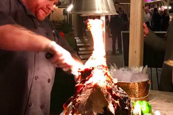 Carving station