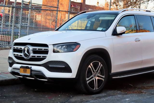 Mercedes suv.jpg