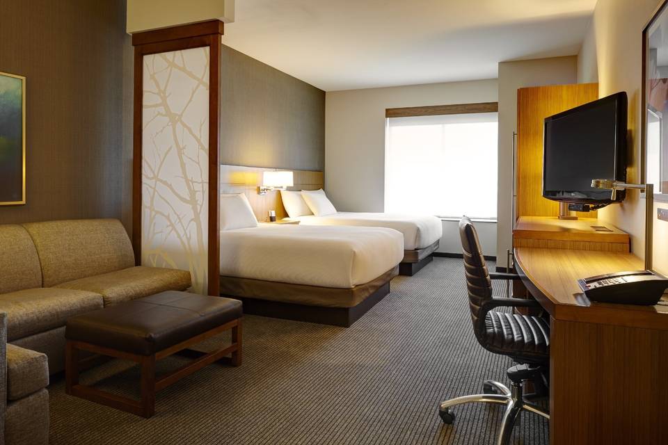 All of our spacious guestrooms feature our plush Hyatt Grand Bed and state-of-the-art media and work centers. You’ll love the 42