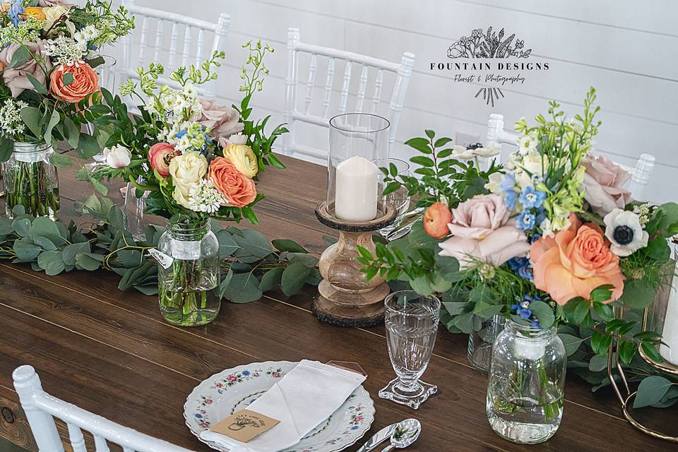 Head table with bouquets
