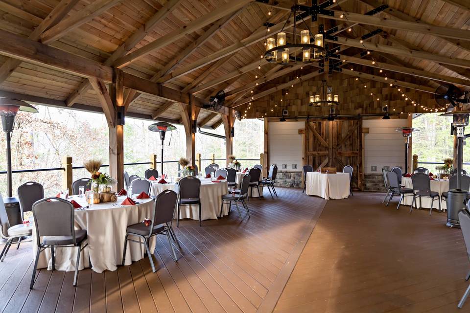 Dancing Bear Lodge & Appalachian Bistro