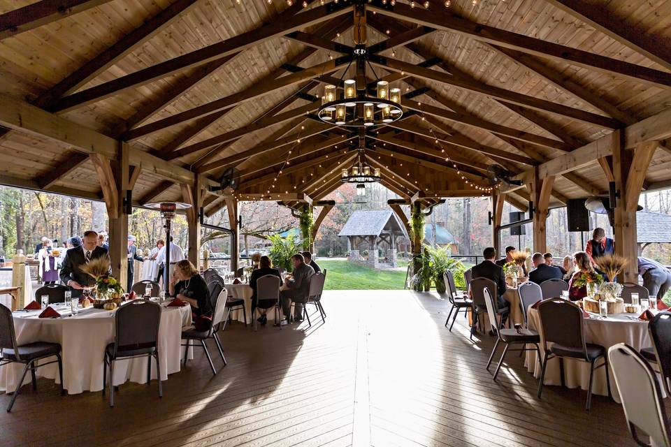 Dancing Bear Lodge & Appalachian Bistro