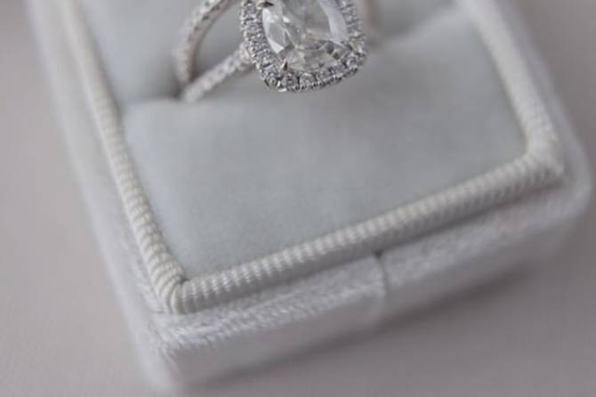 Diamond engagement ring