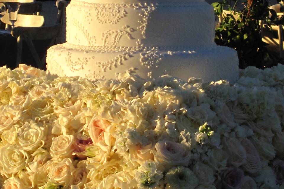 2-tier wedding cake