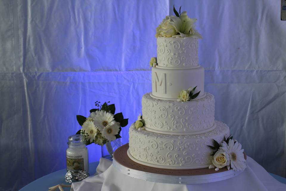 Elegant 4-tier wedding cake