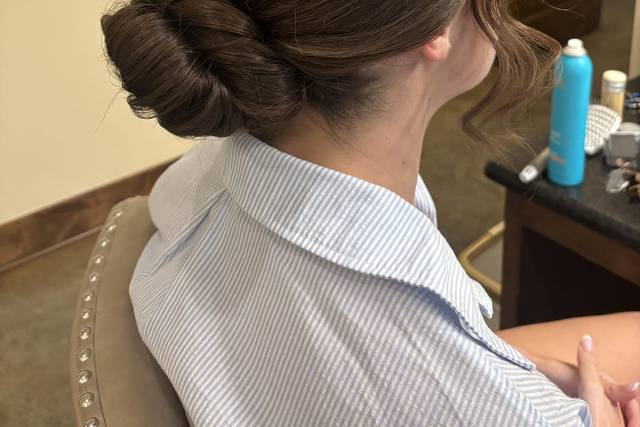 Bridal low, timeless bun