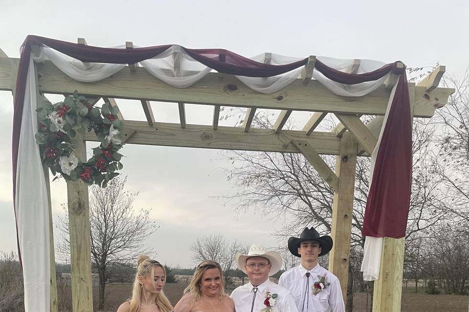A romantic backyard wedding