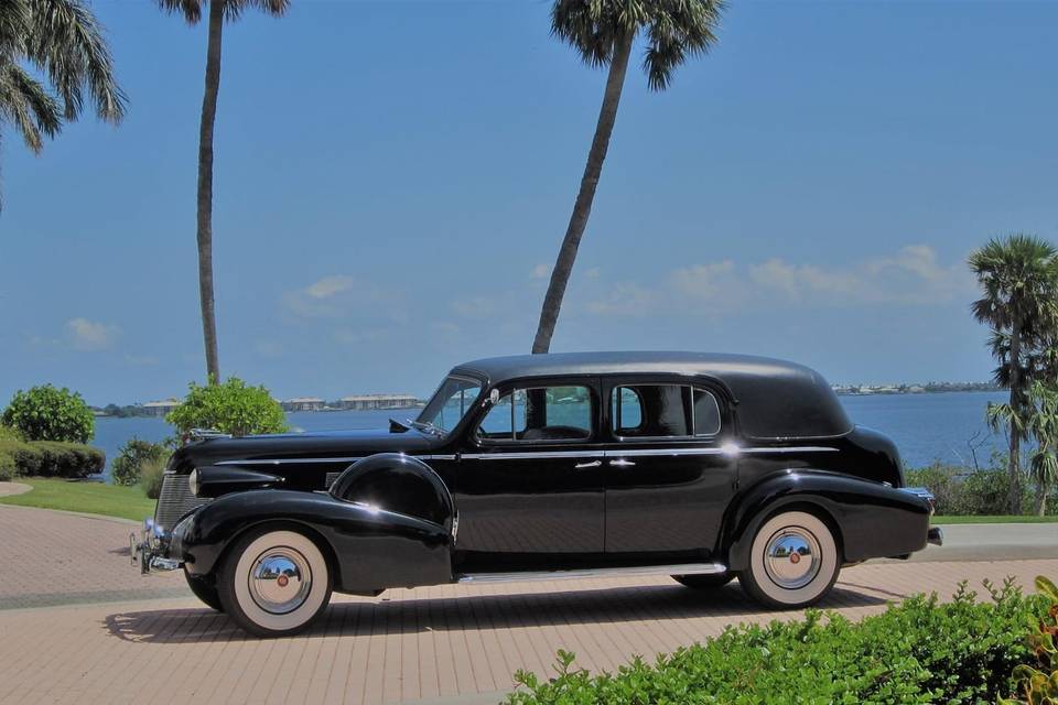 limo-legacy-02-1939-cadillac-fleetwood-limousine_1.jpg