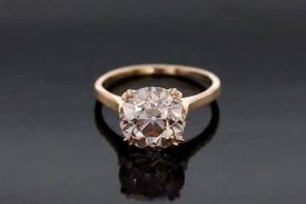 Gold ring with diamond