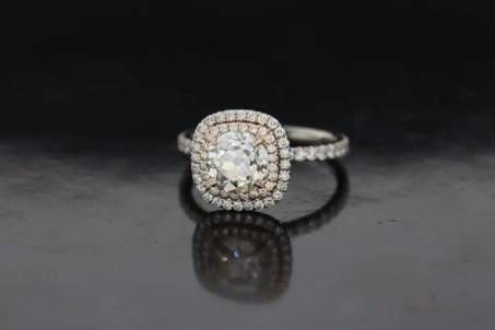 Elegant crystal ring