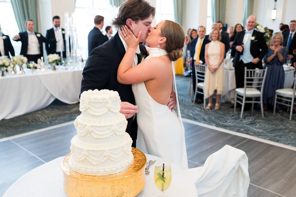 Cake cut kiss