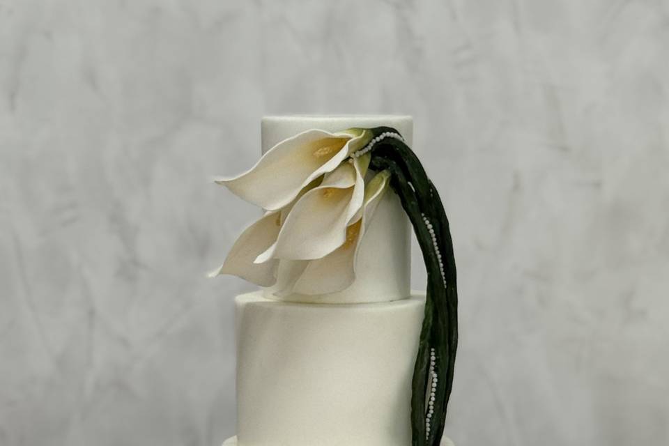 Calla lily wedding cake