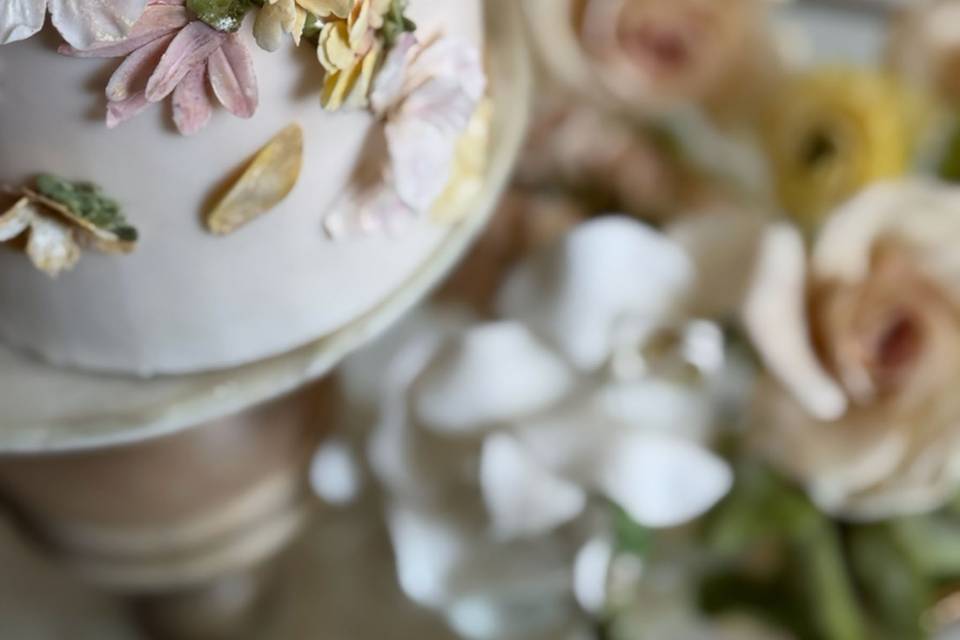 Sugar flowers and appliqué