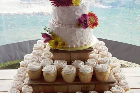 Cupcake stand and small tiered