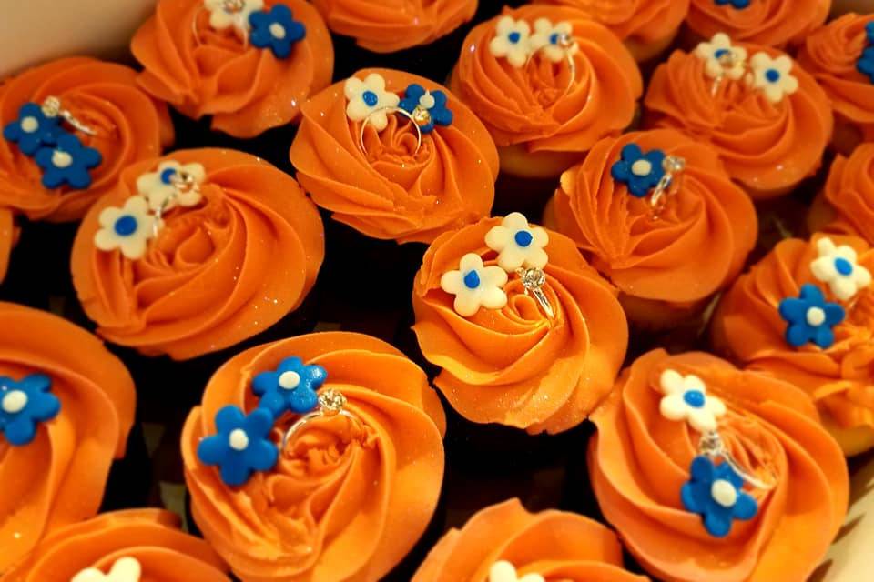 Coral and navy cupcakes