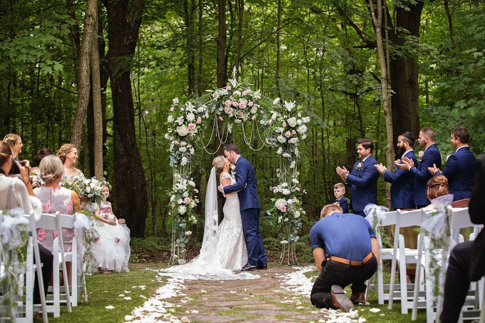 Ceremony kiss