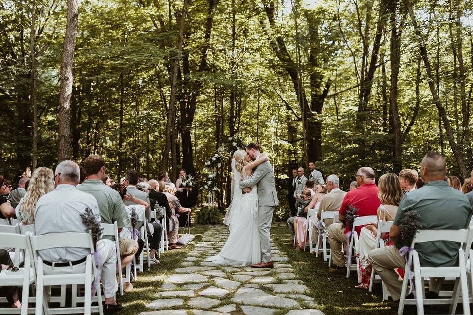 Ceremony kiss