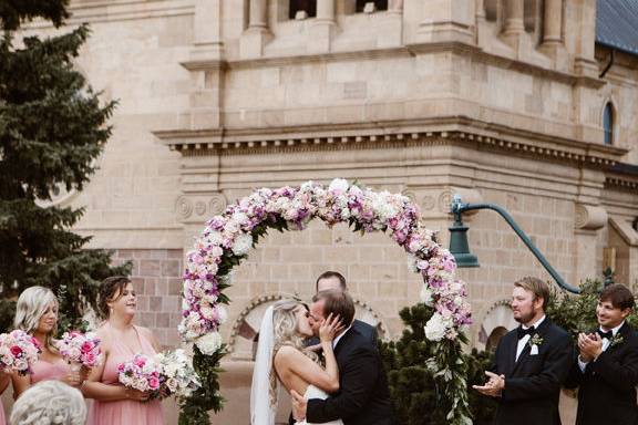 Wedding kisses