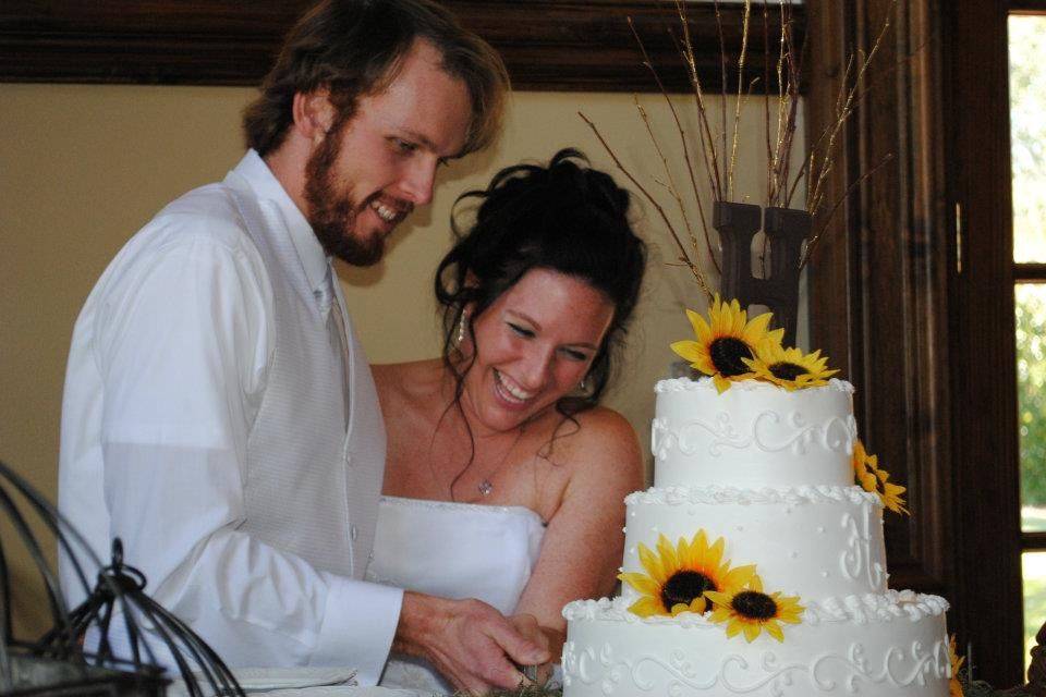 Sunflower wedding cake