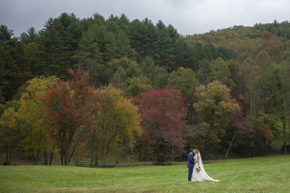 Fall wedding couple